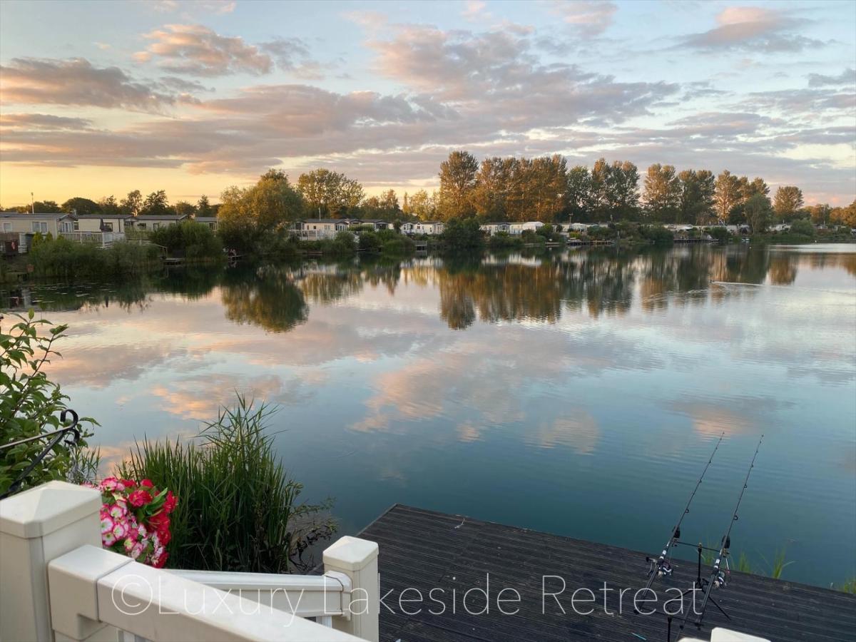 Lakeside Retreat With Hot Tub & Fishing Peg At Tattershall Lakes Country Park Hotel Kültér fotó