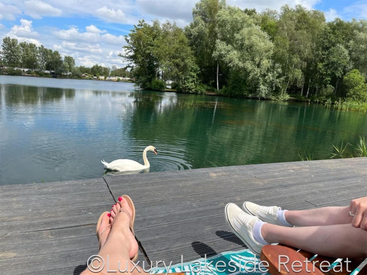 Lakeside Retreat With Hot Tub & Fishing Peg At Tattershall Lakes Country Park Hotel Kültér fotó