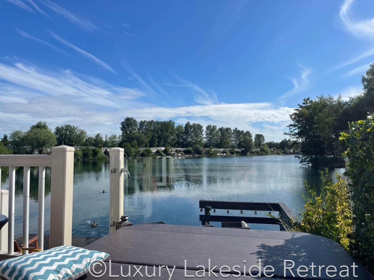 Lakeside Retreat With Hot Tub & Fishing Peg At Tattershall Lakes Country Park Hotel Kültér fotó