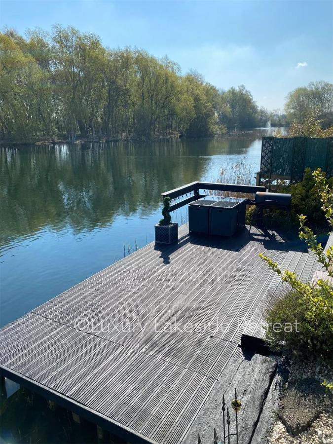 Lakeside Retreat With Hot Tub & Fishing Peg At Tattershall Lakes Country Park Hotel Kültér fotó