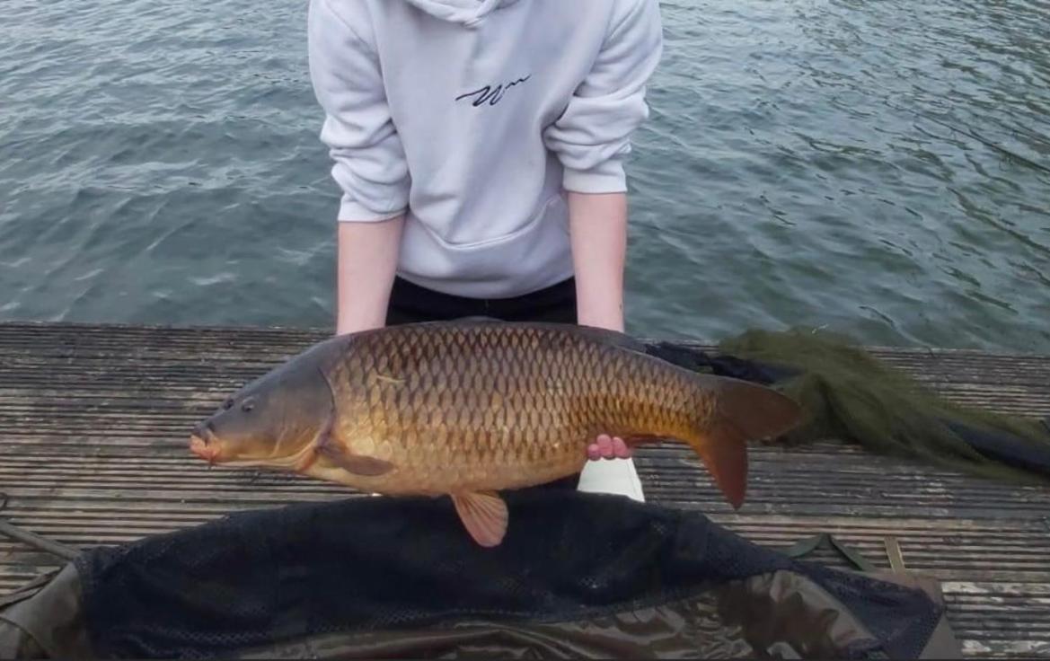 Lakeside Retreat With Hot Tub & Fishing Peg At Tattershall Lakes Country Park Hotel Kültér fotó